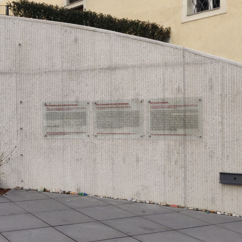 thermisch gebogenes ESG mit eingebrannter Schrift