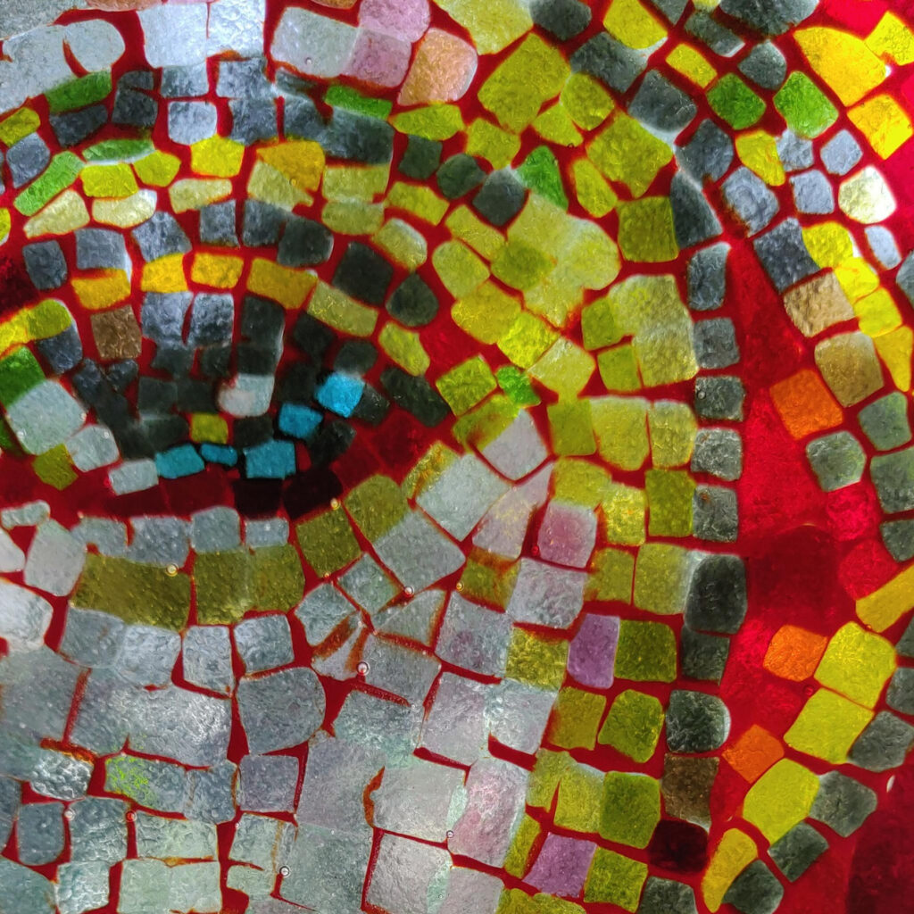 farbiges Schmelzglasfenster in Mosaiktechnik in Indien Auge