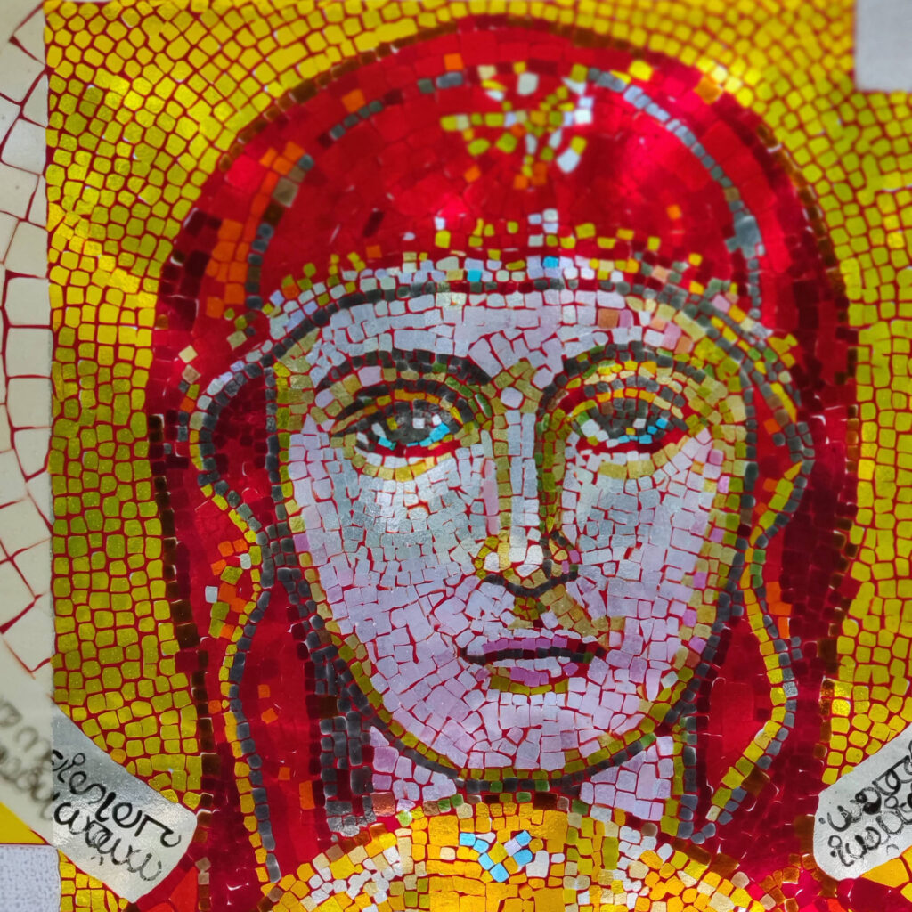 farbiges Schmelzglasfenster in Mosaiktechnik in Indien Gesicht