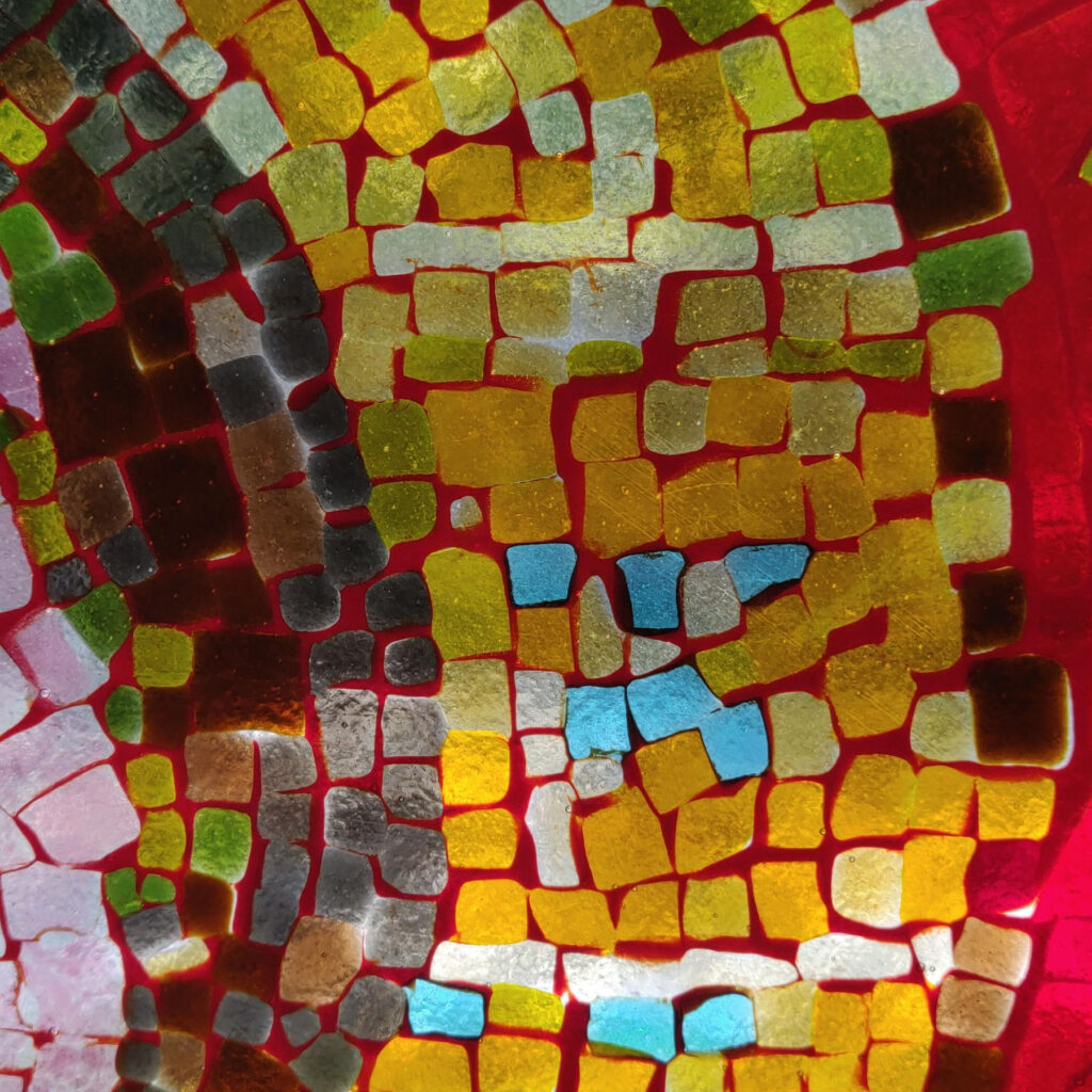 farbiges Schmelzglasfenster in Mosaiktechnik Heiligenschein in Indien