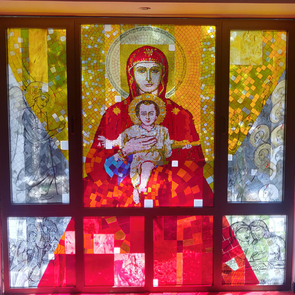 farbiges Schmelzglasfenster in Mosaiktechnik in Indien