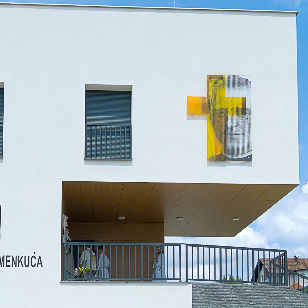 Digitaldruck eingebrannt mit auflaminiertem Schmelzglas in Kreuzform