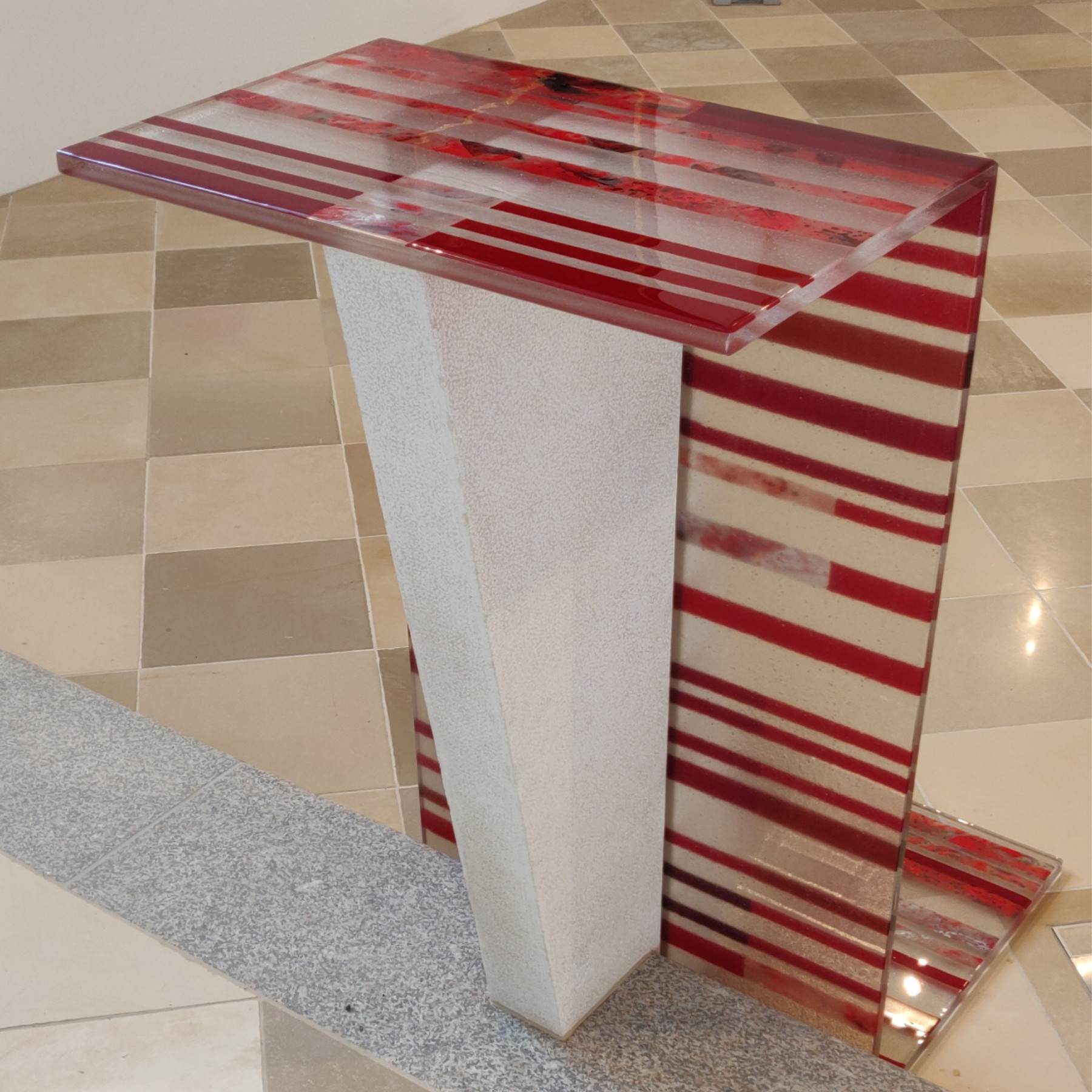 Ambo mit farbigem Schmelzglas, auf Gehrung geklebt. 20 mm dick. Zelking Österreich, Mag. Heinz Ebner