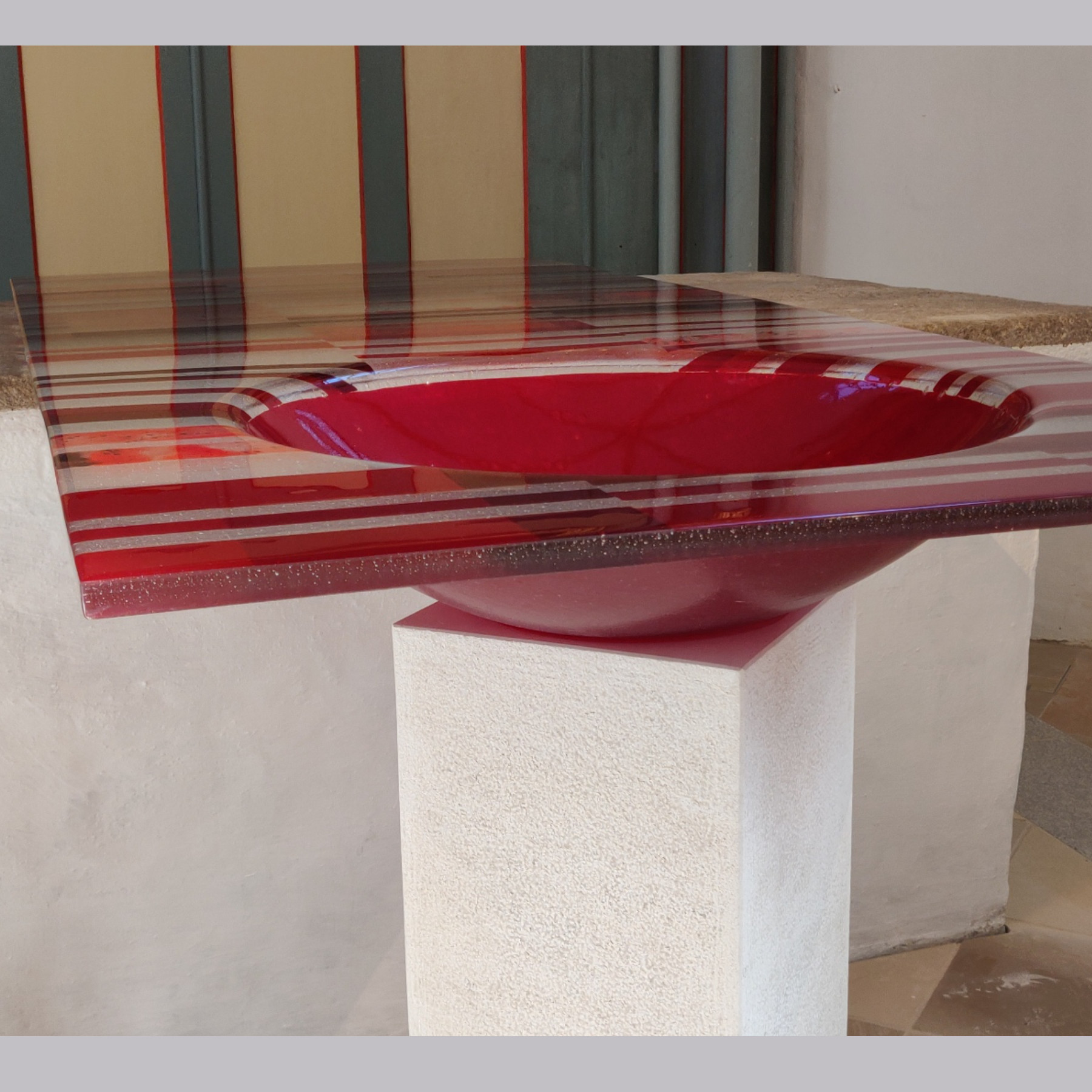 gebogenes Schmelzglas als Taufbecken, Zelking Österreich, Mag. Heinz Ebner